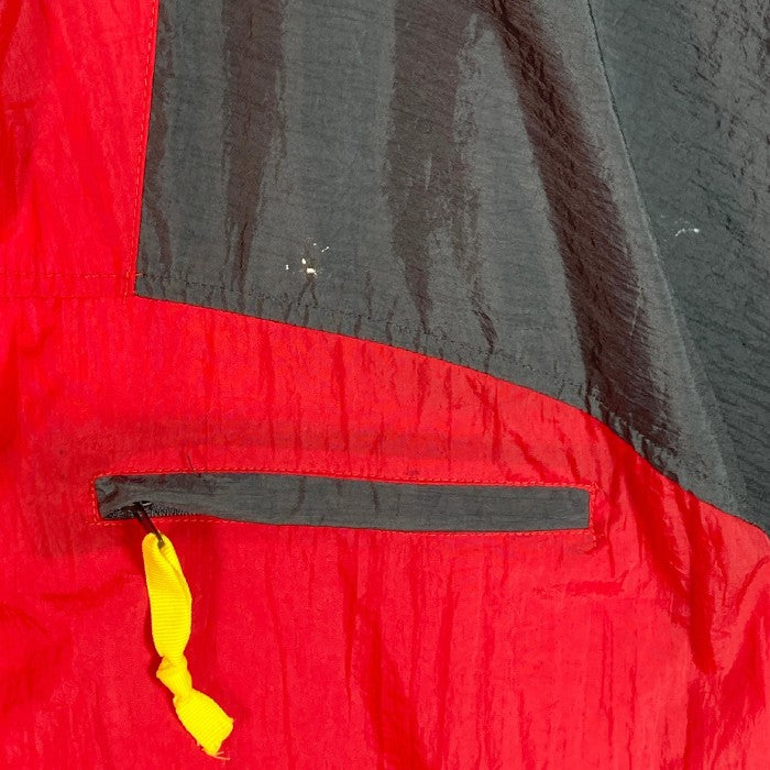 ★マルボロ ナイロンジャケット ブルゾン ワンポイントロゴ刺繍 赤黒 XL