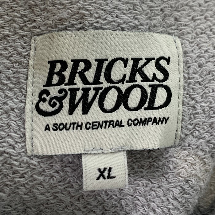 BRICKS＆WOOD ブリックスアンドウッド Script Logo Hoodie ロゴ刺繡 プルオーバースウェットパーカー グレー Size XL  福生店