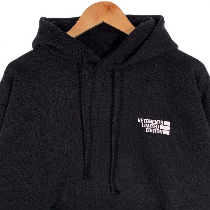 VETEMENTS ヴェトモン 21SS HOODYS 刺繍ロゴ プルオーバーパーカー ブラック UE51TR730B Size XS 福生店