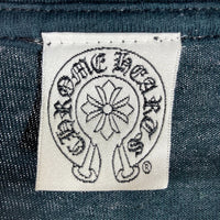 CHROME HEARTS クロムハーツ セメタリーバックプリント ホースシュークロス スクロールラベル ポケット Tシャツ ブラック sizeM 瑞穂店