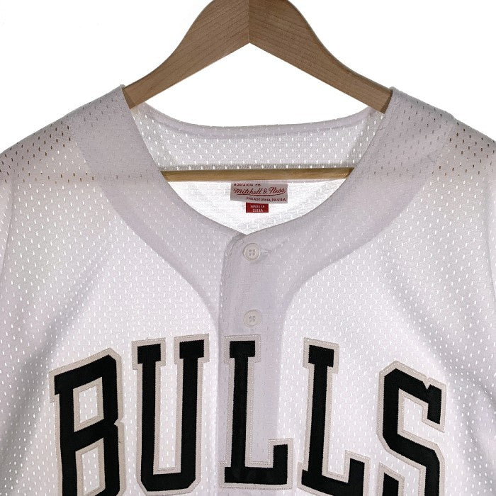 Mitchell＆Ness ミッチェルアンドネス NBA CHICAGO BULLS シカゴブルズ メッシュ ベースボールシャツ ホワイト Size XL