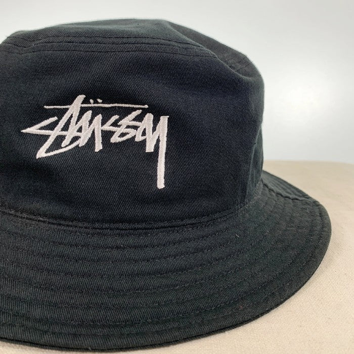 STUSSY ステューシー 刺繡ロゴ バケットハット ブラック Size L/XL 福生店