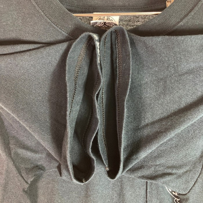 CHROME HEARTS クロムハーツ セメタリーバックプリント ホースシュークロス スクロールラベル ポケット Tシャツ ブラック sizeM 瑞穂店