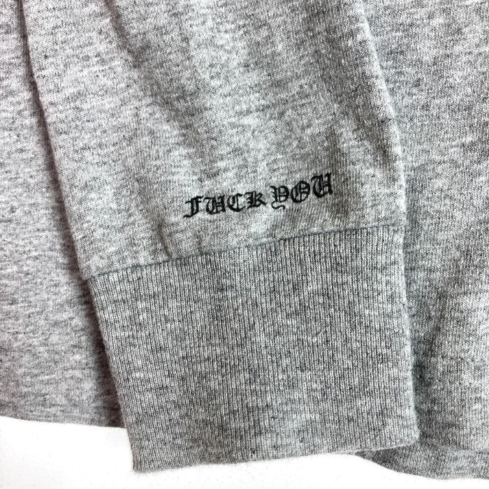 CHROME HEARTS クロムハーツ セメタリーバックプリント ホースシュークロス スクロールラベル ポケット Tシャツ グレー sizeM 瑞穂店