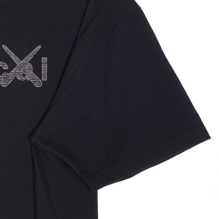 sacai×KAWS KAWS TOKYO FIRST限定ロゴTシャツ