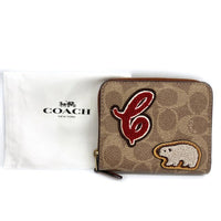 COACH コーチ 二つ折り財布 ビルフォード アップリケ ワッペン シグネチャー ブラウン×エンジ 瑞穂店