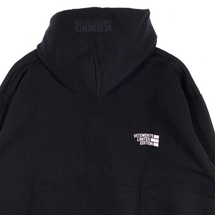 VETEMENTS ヴェトモン 21SS HOODYS 刺繍ロゴ プルオーバーパーカー ブラック UE51TR730B Size XS 福生店