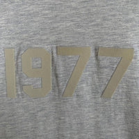 ESSENTIALS エッセンシャルズ 1977 プリント ロングスリーブTシャツ ライトグレー Size L 福生店