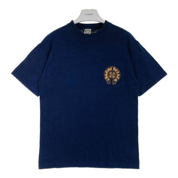 CHROME HEARTS クロムハーツ セメタリーバックプリント ホースシュークロス スクロールラベル ポケット Tシャツ ネイビー sizeM 瑞穂店