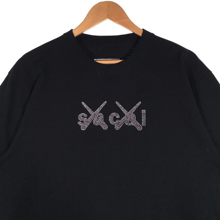 sacai サカイ KAWS カウズ KAWS TOKYO FIRST 限定 ロゴ プリント Tシャツ ブラック Size 3 福生店